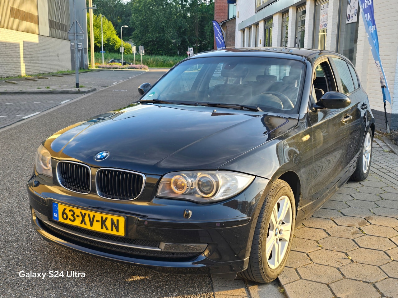 BMW 1-serie - 120i High Executive*1e eig*apk*parkeersensor *goed onderhoud *inruilen mogelijk!!! - AutoWereld.nl
