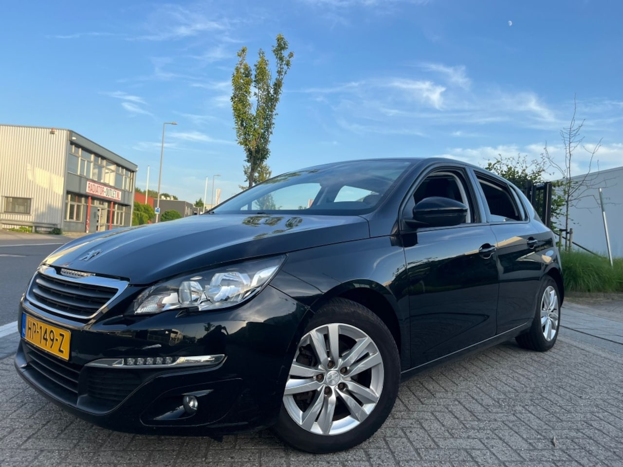 Peugeot 308 - 1.6 BlueHDi Panorama|Navigatie 6Bak 2015 - AutoWereld.nl