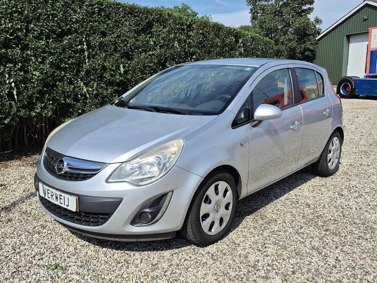 Opel Corsa - 1.2 16V 85pk 5drs Anniversary Edition | Cruise | Airco | CV - AutoWereld.nl