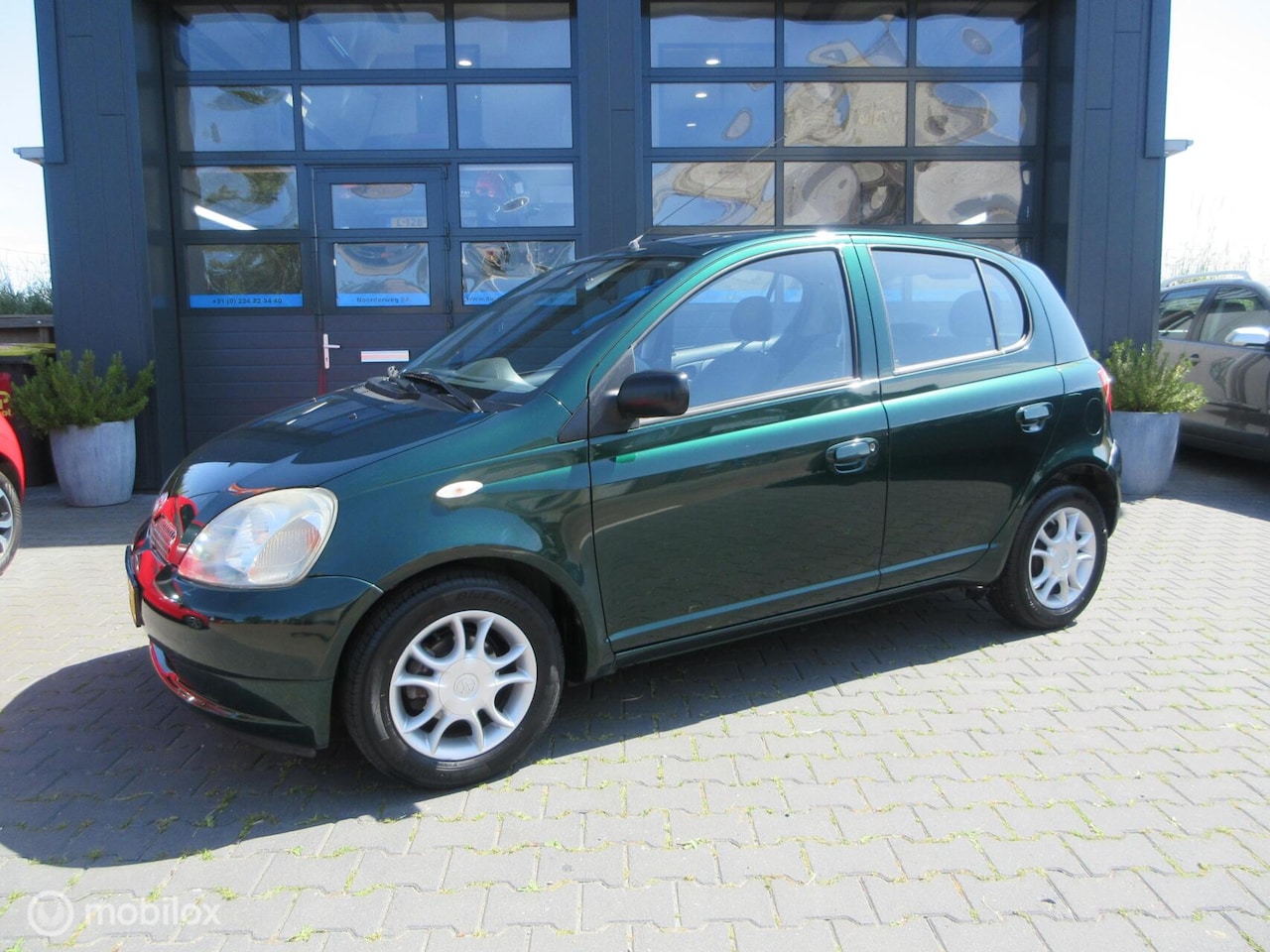 Toyota Yaris - 1.3-16V VVT-i Sol 140dkm! Aut 5drs Airco Trekhaak - AutoWereld.nl