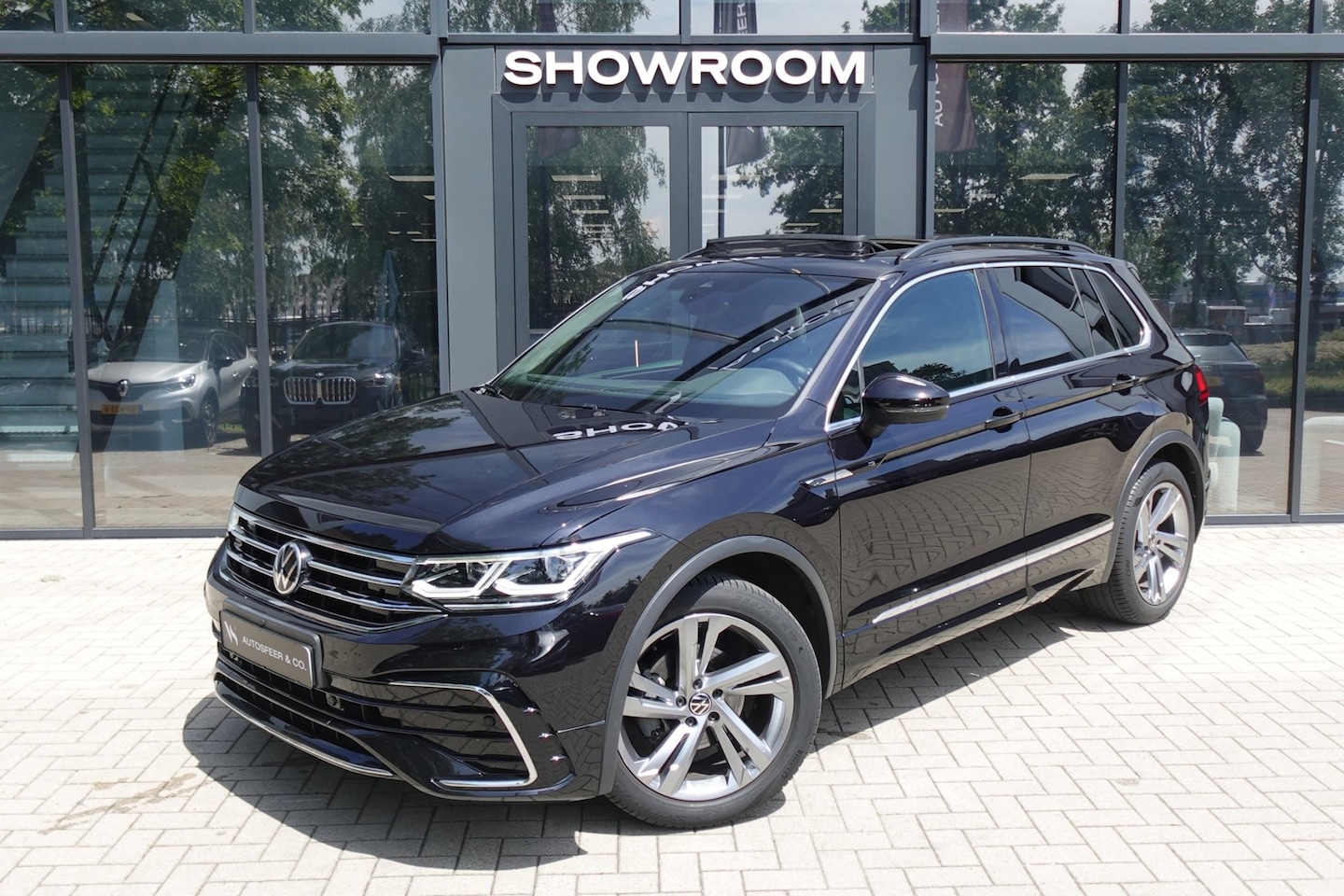 Volkswagen Tiguan - 1.5 TSI R-Line PANO KEYLESS VOL' - AutoWereld.nl