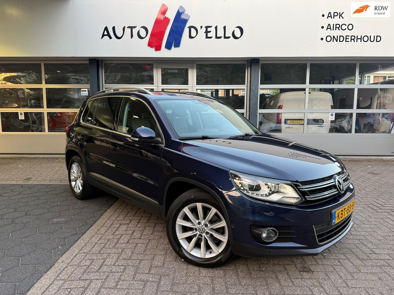 Volkswagen Tiguan - 2.0 TDI Sport&Style AIRCO|CAMERA|NAVI|PARKASSIST - AutoWereld.nl
