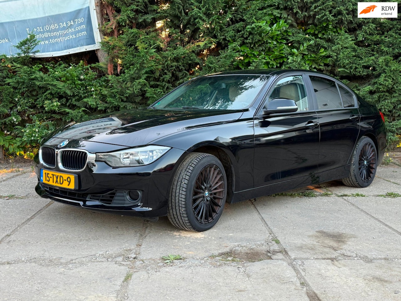 BMW 3-serie - 320i Aut Sedan I Lees Tekst I Leer I Clima I APK 12-2026 - AutoWereld.nl