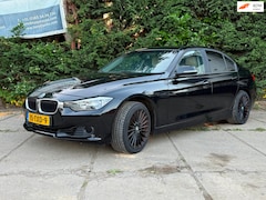 BMW 3-serie - 320i Aut Sedan I Lees Tekst I Leer I Clima I APK 12-2026