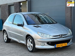 Peugeot 206 - 1.4-16V Quiksilver AIRCO Nieuw APK NAP