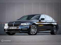 BMW 5-serie - 520i M Pakket G30 | Schuifdak | Comfort Seats | HUD | NAP NL auto | Rijklaarprijs | Carbon