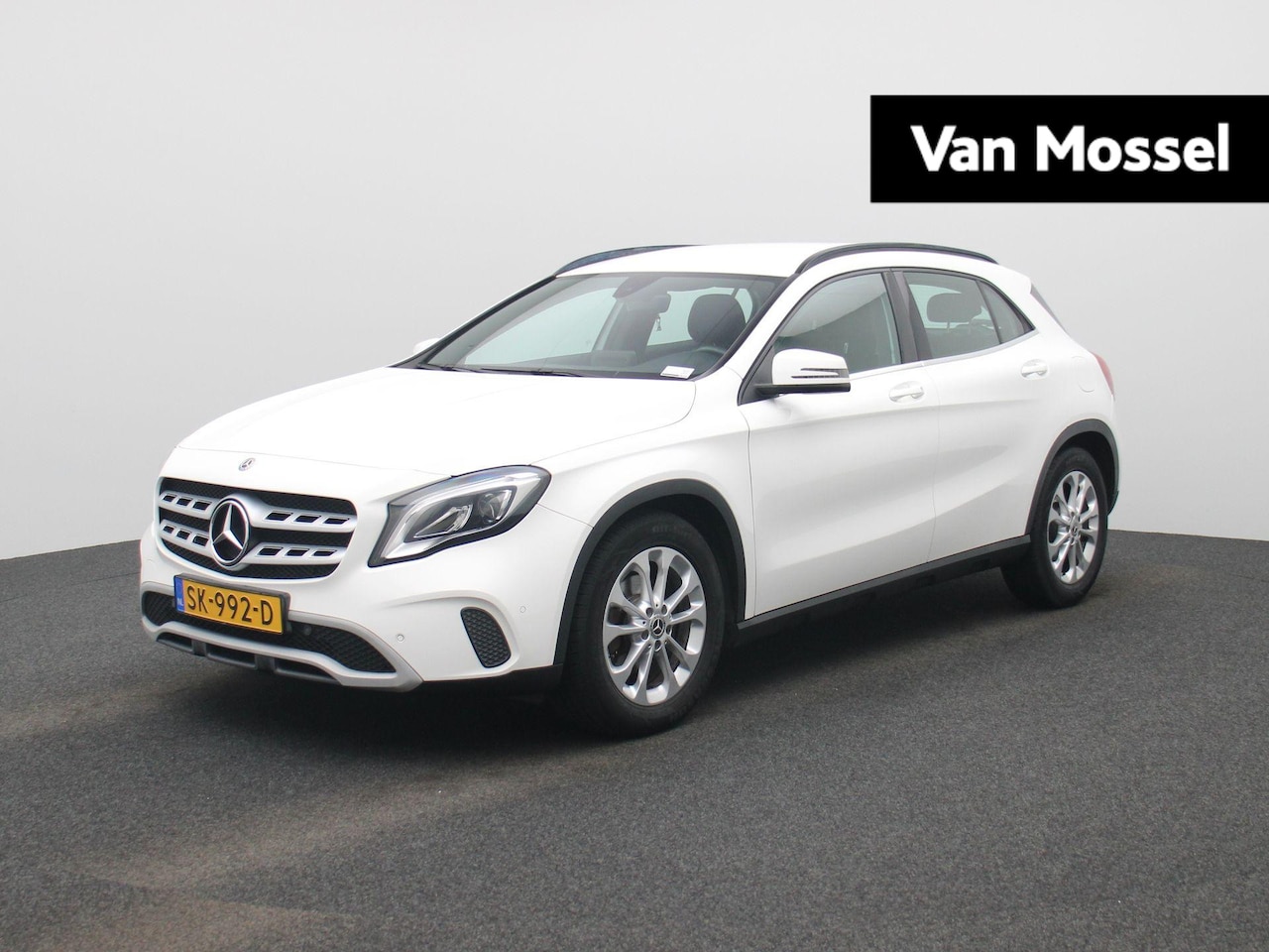 Mercedes-Benz GLA-Klasse - 180 Business Solution | ACHTERUITRIJCAMERA | HALF LEDER INTERIEUR | NAVIGATIE | CLIMATE CO - AutoWereld.nl