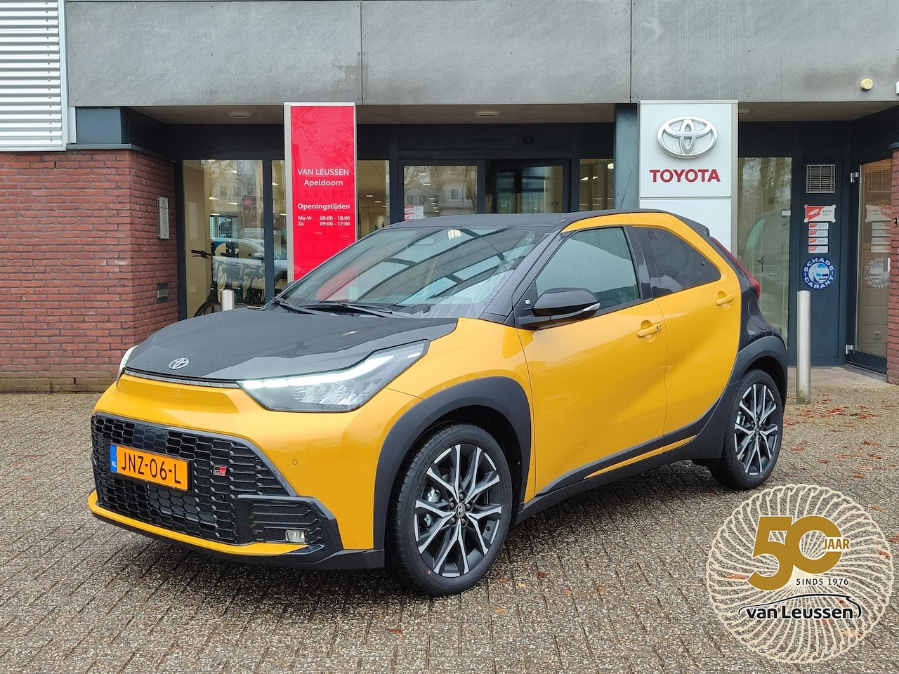 Toyota Aygo X - HYBRID 115 GR-SPORT JBL-AUDIO 18''LM-VELGEN KEYLESS PARK-SENSOREN STOELVERW NAVI CLIMA AD- - AutoWereld.nl
