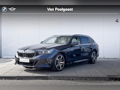 BMW 5-serie Touring - 550e xDrive / Driving Assistant Professional / Glazen Panoramadak / Harman-Kardon / Head-U