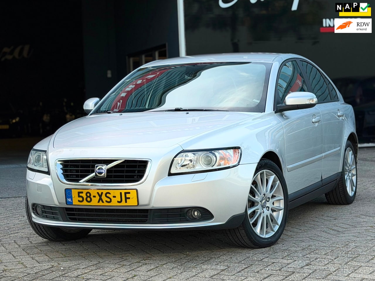 Volvo S40 - 1.8 Edition II LEDER/CRUISE/AIRCO/NAVI/ISOFIX | NETTE AUTO ! - AutoWereld.nl