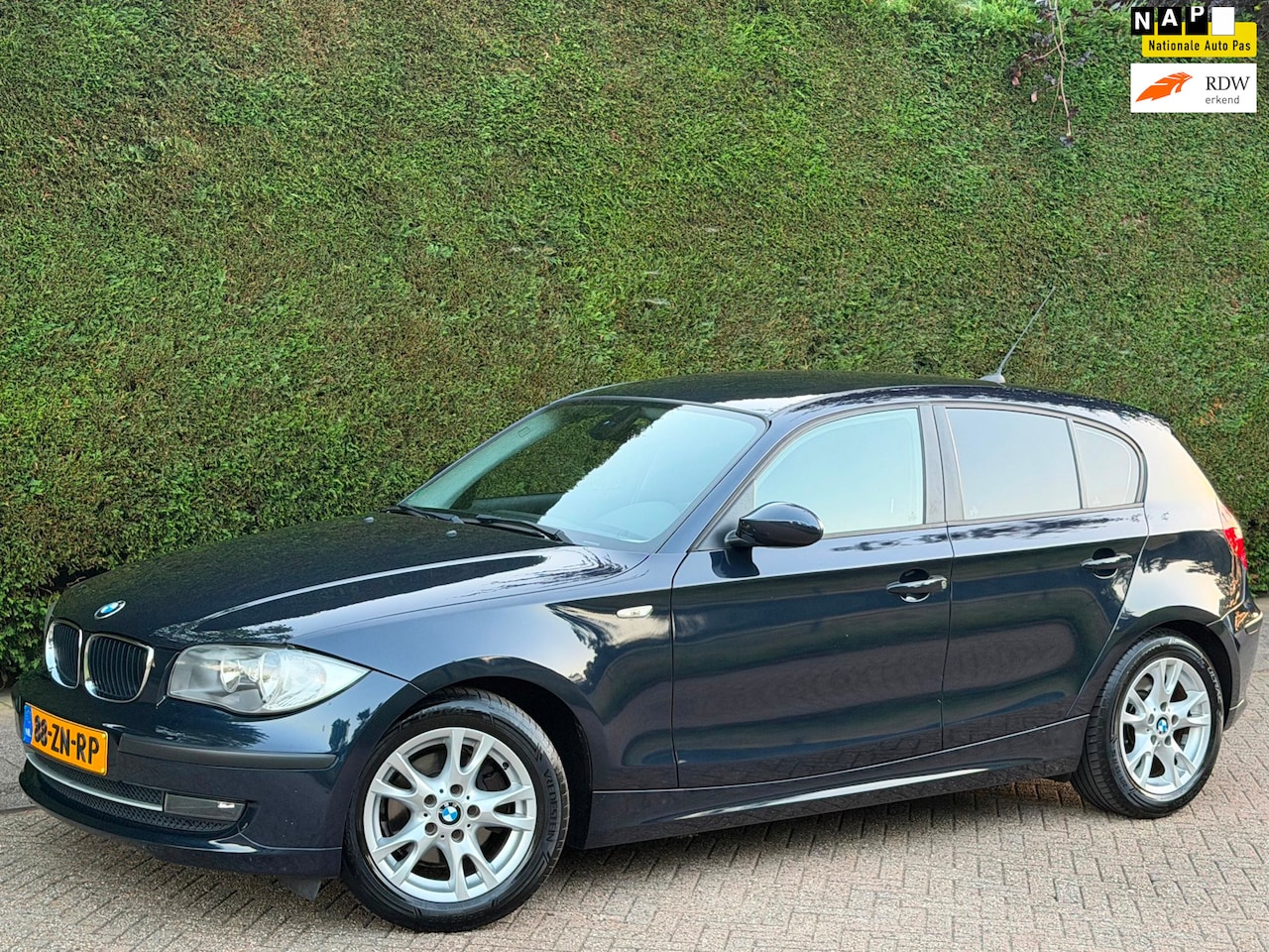BMW 1-serie - 118i AUTOMAAT/AIRCO KOUD/NAVIGATIE/APK 9-2026!!! - AutoWereld.nl