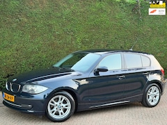 BMW 1-serie - 118i AUTOMAAT/AIRCO KOUD/NAVIGATIE/APK 9-2026