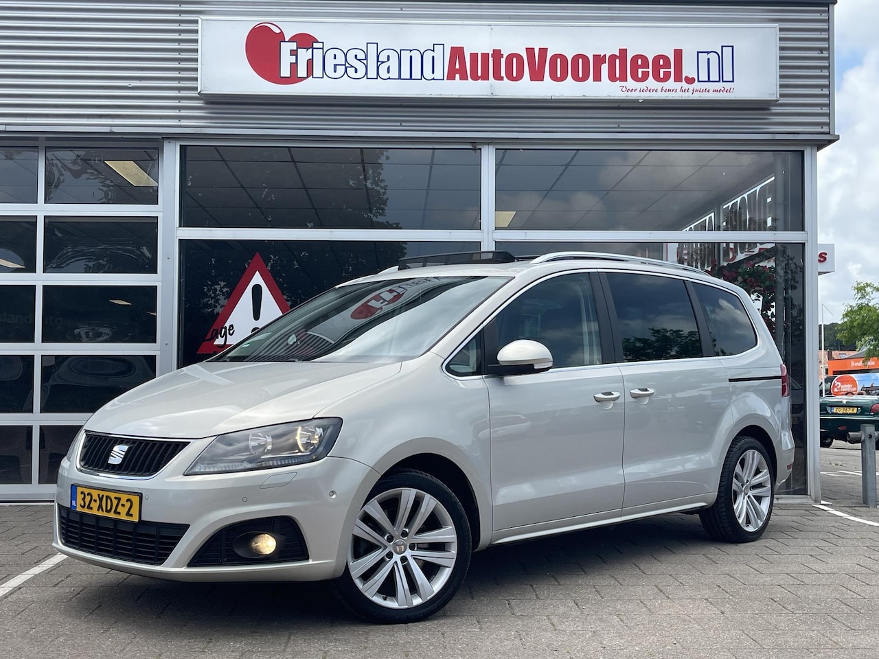SEAT Alhambra - 1.4 TSI Style /Automaat/Clima/Cruise/DAB/Pano/Trekhaak/Camera/ - AutoWereld.nl