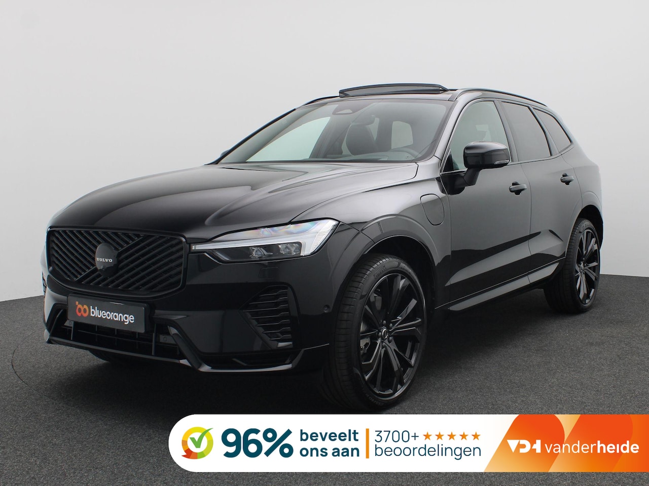 Volvo XC60 - 2.0 T6 Plug-in hybrid AWD Plus Black Edition Panoramadak, Trekhaak, 21" LM Velgen, 360gr. - AutoWereld.nl