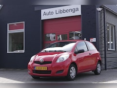 Toyota Yaris - 1.0 VVTi Acces STUURBEKR. / CENTR. VERGR. / ELEKTR. RAMEN / AUDIO INSTALLATIE / NIEUWSTAAT