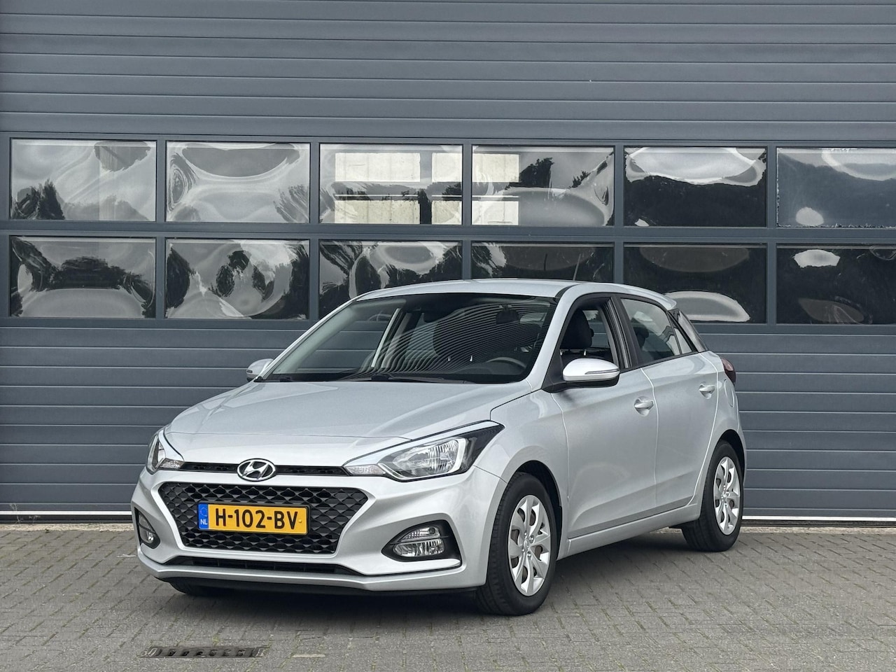 Hyundai i20 - 1.0 T-GDI I-MOTION I TREKHAAK I DEALER ONDERHOUDEN I APPLE CARPLAY I P-CAMERA - AutoWereld.nl