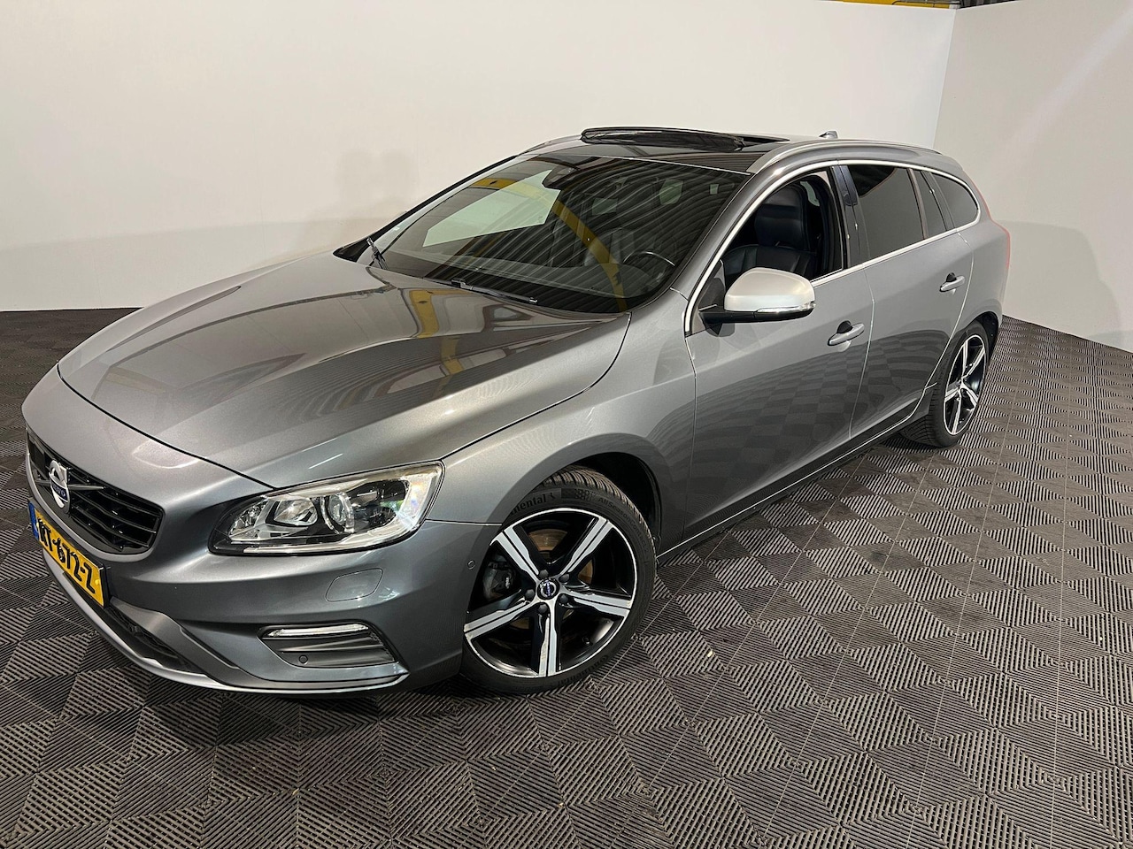 Volvo V60 - 2.0 D4 Business Sport EX BTW EX BPM - AutoWereld.nl