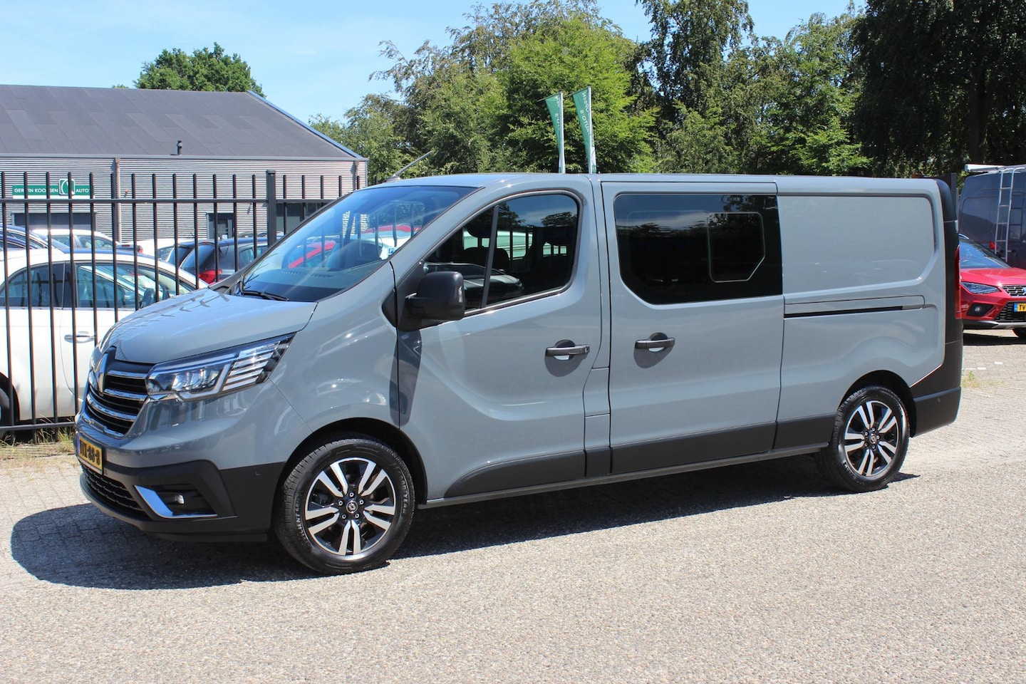 Renault Trafic - 2.0 dCi L2H1 DC Luxe, 2x Schuifdeur! - AutoWereld.nl