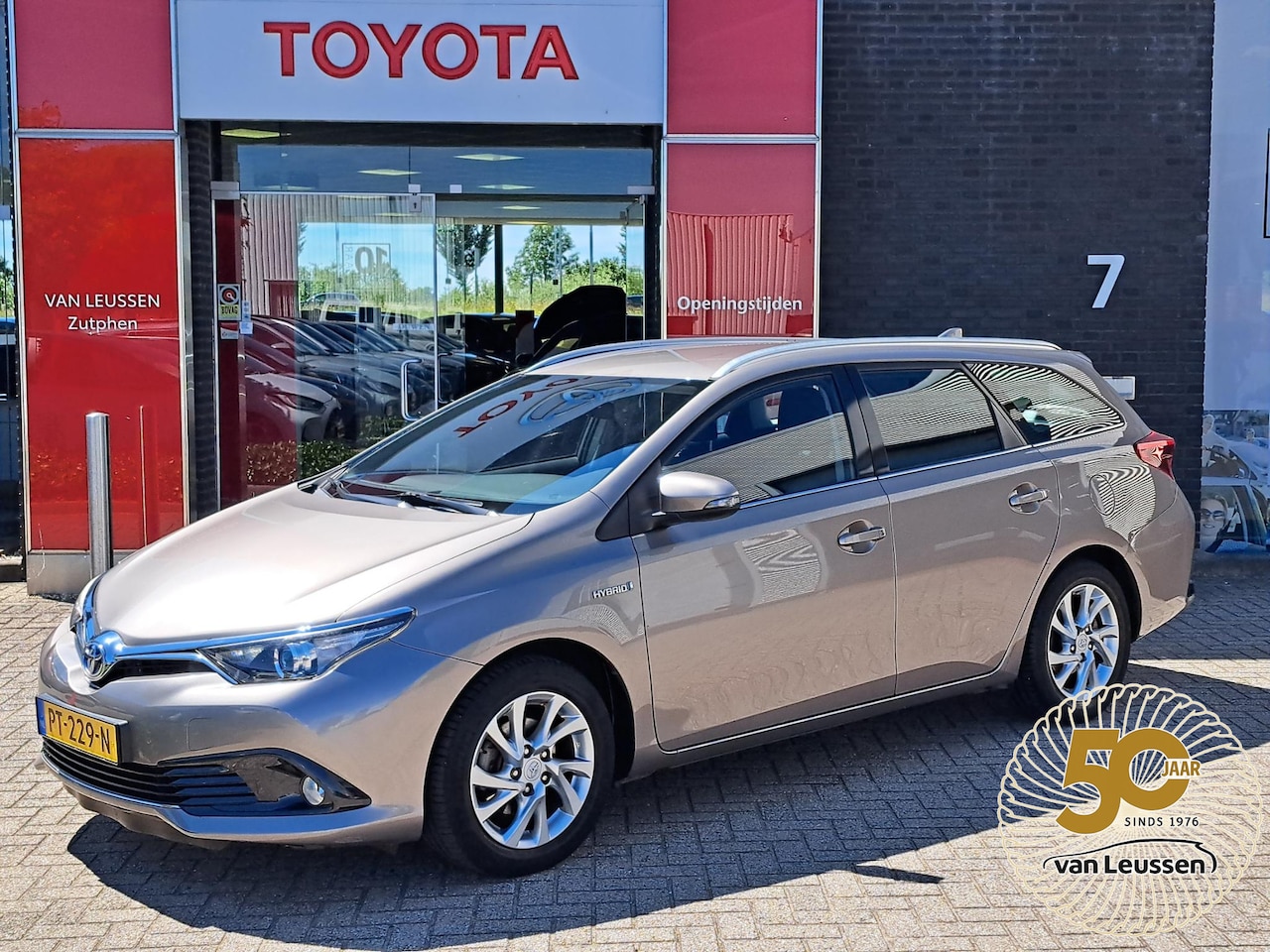 Toyota Auris Touring Sports - 1.8 Hybrid Dynamic ACHTERUITRIJCAMERA AIRCO ONDERHOUDSBOEKJES - AutoWereld.nl