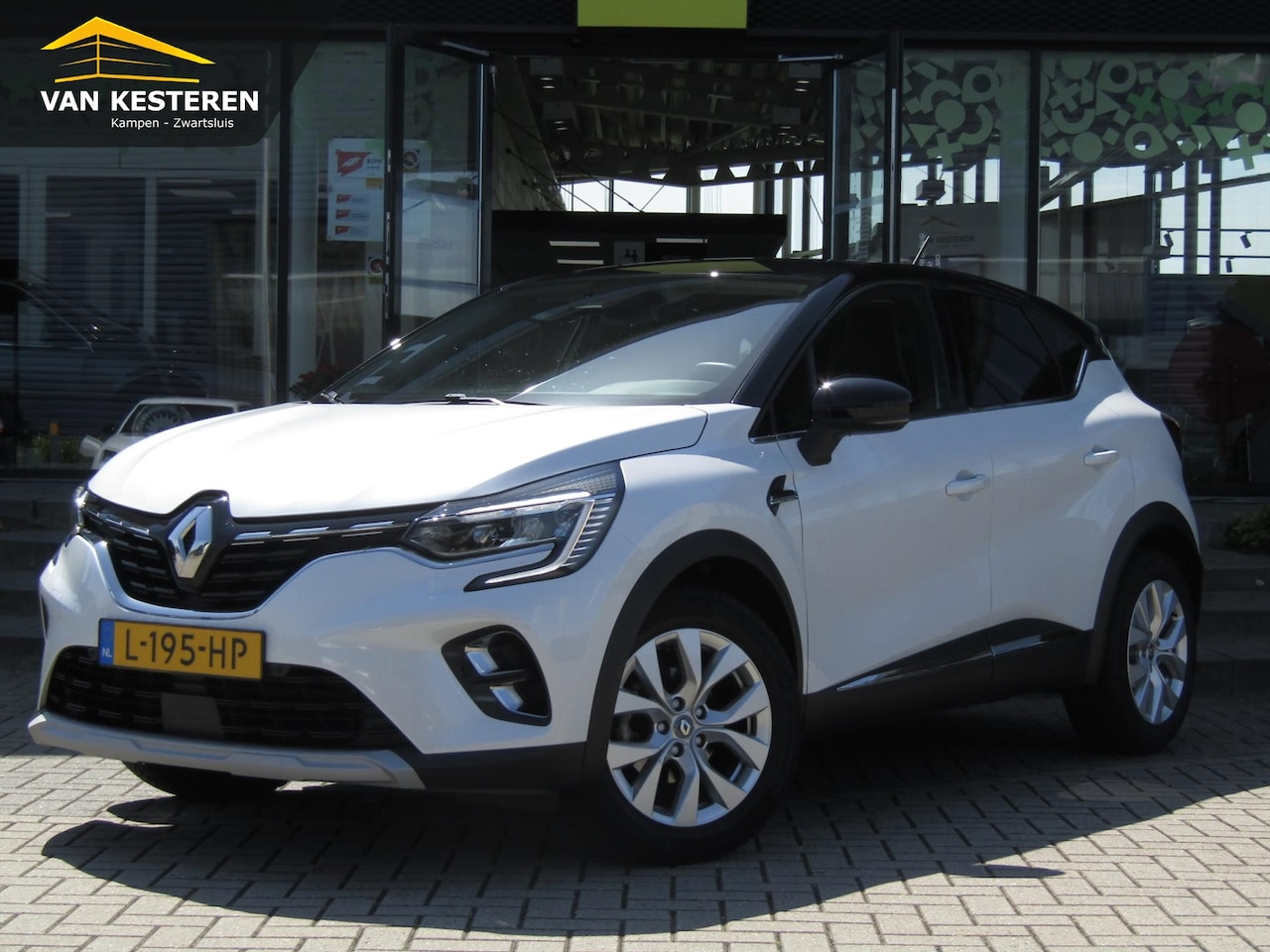 Renault Captur - TCe 90pk GPF Intens / Navigatie / Camera / 4 Seizoenbanden / Compleet dealer O.H. / NL Aut - AutoWereld.nl