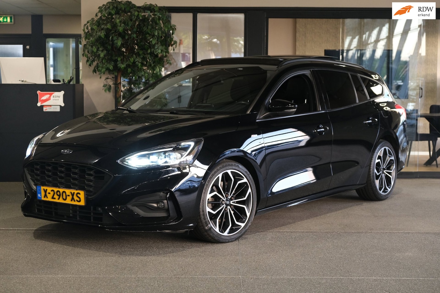 Ford Focus Wagon - 1.5 EcoBlue ST Line AUT Pano Navi Cam Led Acc B&O - AutoWereld.nl