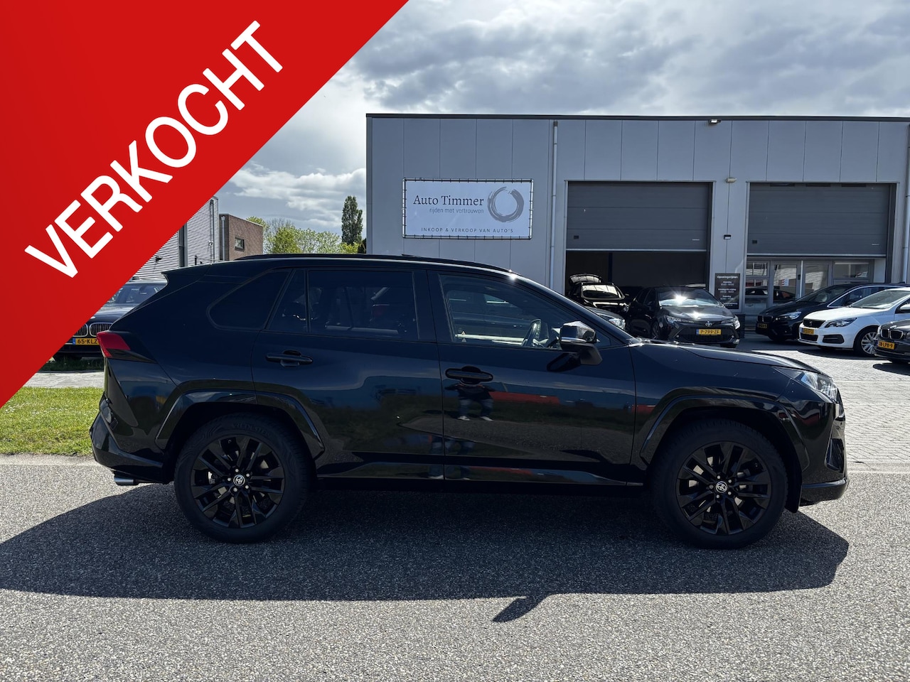 Toyota RAV4 - 2.5 Hybrid AWD Black Edition Panodak 4x4 BOMVOL! - AutoWereld.nl