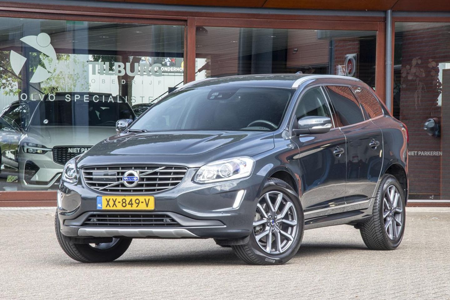 Volvo XC60 - 2.4 D5 AWD POLAR+ / LAGE KM STAND - AutoWereld.nl