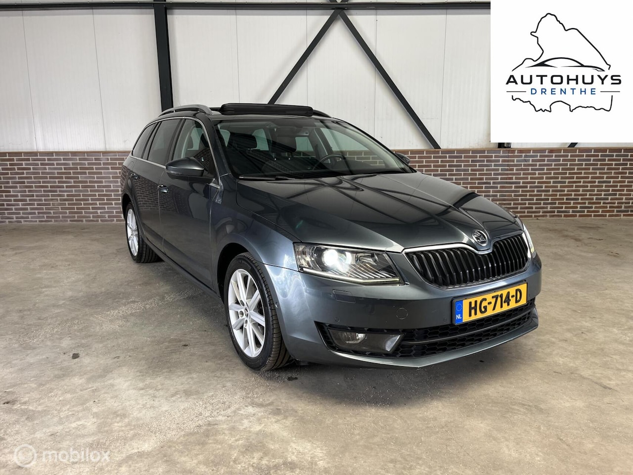 Skoda Octavia Combi - 1.6 TDI Greentech Style Businessline PANORAMA/KEYLESS - AutoWereld.nl