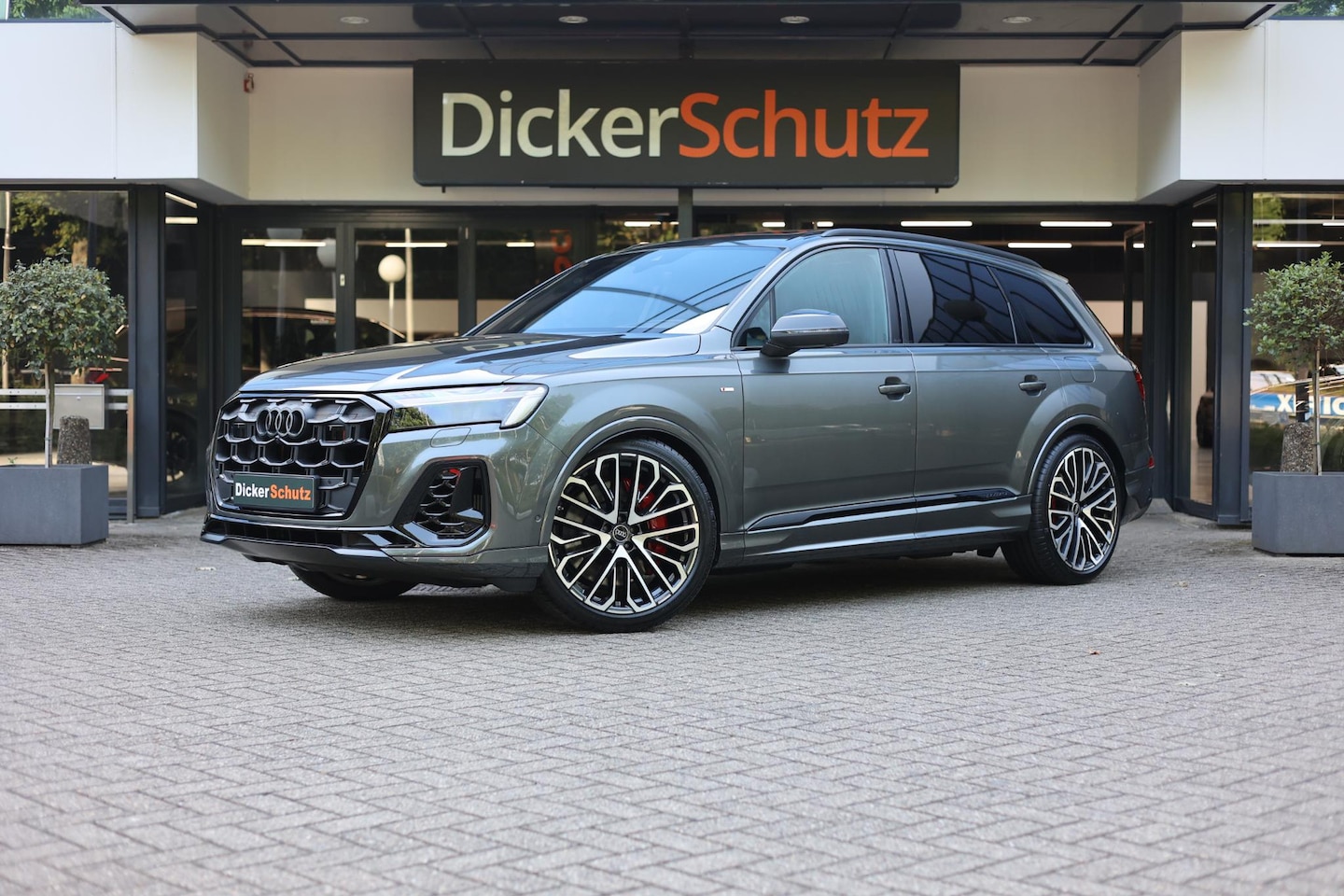 Audi Q7 - 60 TFSIe Competition Vierwielb. | Pano | Massage | Trekhaak - AutoWereld.nl