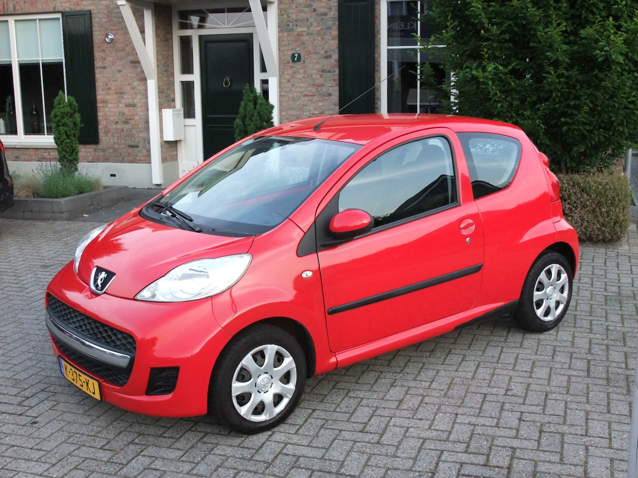 Peugeot 107 - 1.0-12V XR 1.0-12V XR , Airco , Elec ramen , Centrale vergrendeling enz. - AutoWereld.nl