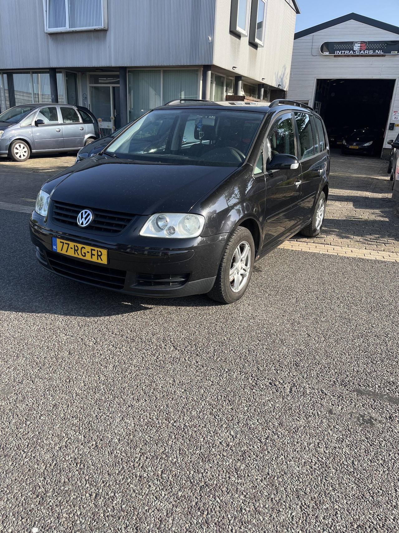 Volkswagen Touran - 1.6 Business Airco. Keurig nette en goed onderhouden MPV. Prijs is inclusief nieuwe Apk ke - AutoWereld.nl