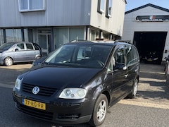 Volkswagen Touran - 1.6 Business Airco. Keurig nette en goed onderhouden MPV. Prijs is inclusief nieuwe Apk ke