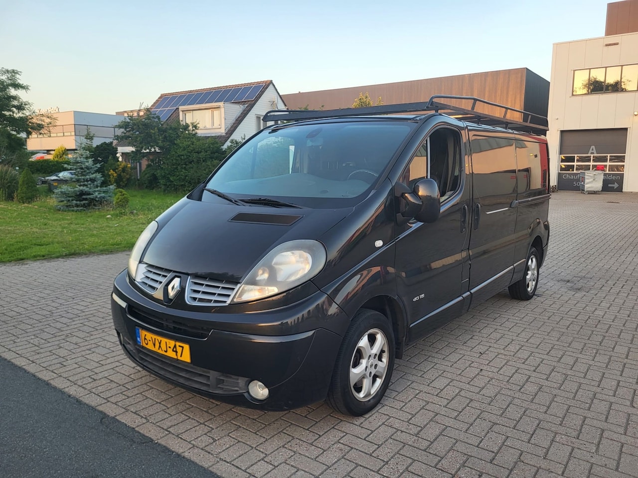 Renault Trafic - 2.0 dCi T29 L2H1 DC Eco 137.000 NAP AUTOMAAT NW APK AIRCO 2 X SCHUIFDEUR LANG ZWART 2012 - AutoWereld.nl