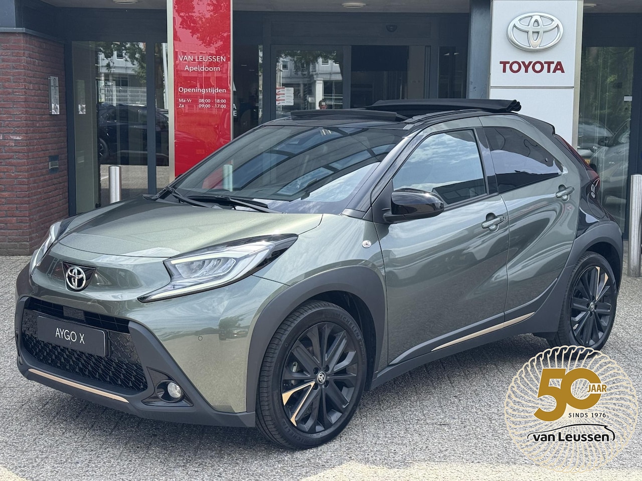 Toyota Aygo X - 1.0 VVT-i MT Premium CABRIO KEYLESS PARK-SENSOREN STOELVERWARMING APPLE/ANDROID LM-VELGEN - AutoWereld.nl