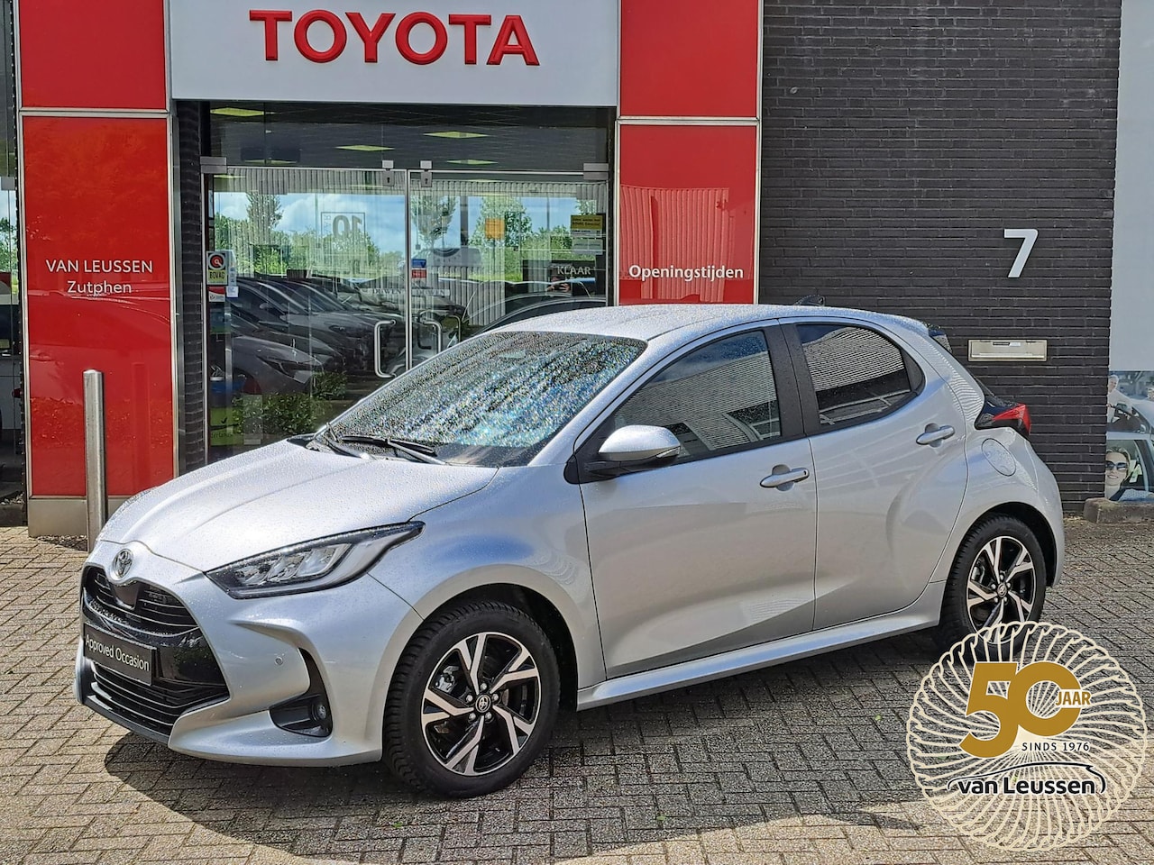 Toyota Yaris - 1.5 Hybrid 115 DYNAMIC STOEL/STUURVERW BLIND SPOT PARK-SENSOREN NAVI 16'' LM-VELGEN KEYLES - AutoWereld.nl