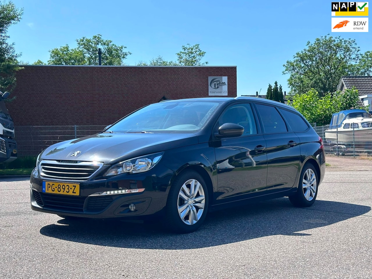 Peugeot 308 SW - 1.2 PureTech Blue Lease Executive Navigatie*Pano*Cruise*Trekhaak*Clima*Dealer onderhouden* - AutoWereld.nl