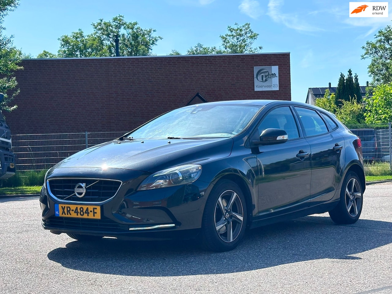 Volvo V40 - 1.6 T2 Kinetic Camera*Cruise*Airco*Trekhaak*LM velgen*6 versnelling* - AutoWereld.nl