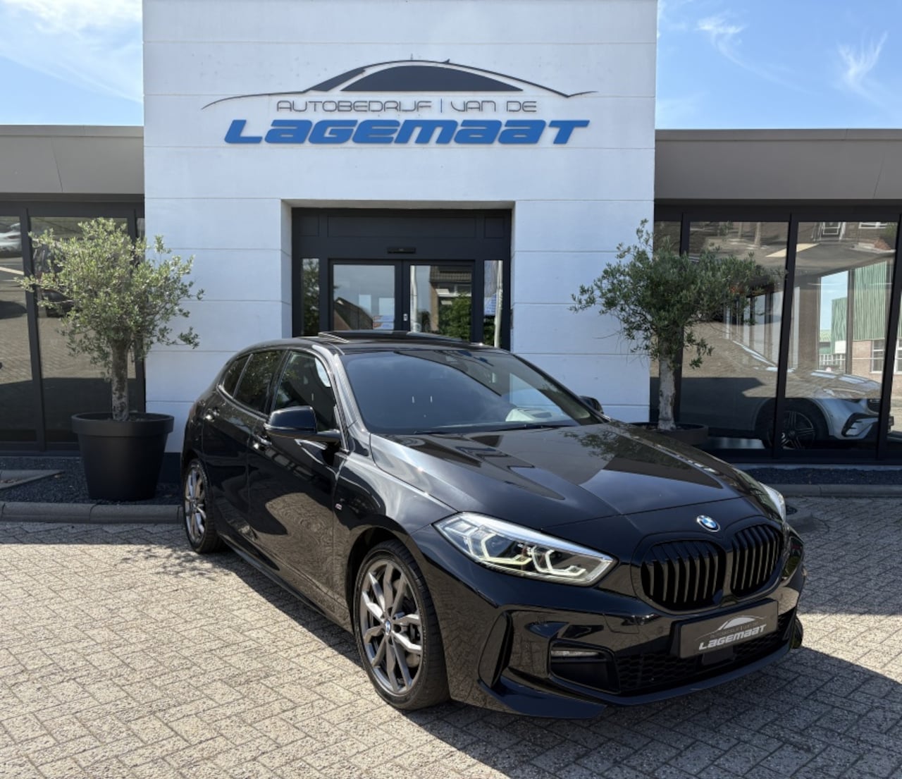 BMW 1-serie - 120i M-Sport | Pano | HUD | Trekhaak | Virtual Disp. | - AutoWereld.nl