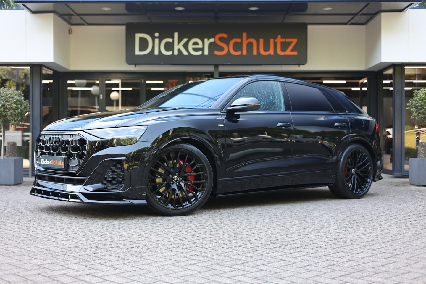 Audi Q8 - 60 TFSIe Competition Bodykit | Vierwielb. | Massage | Carbon | Pano | Trekhaak - AutoWereld.nl