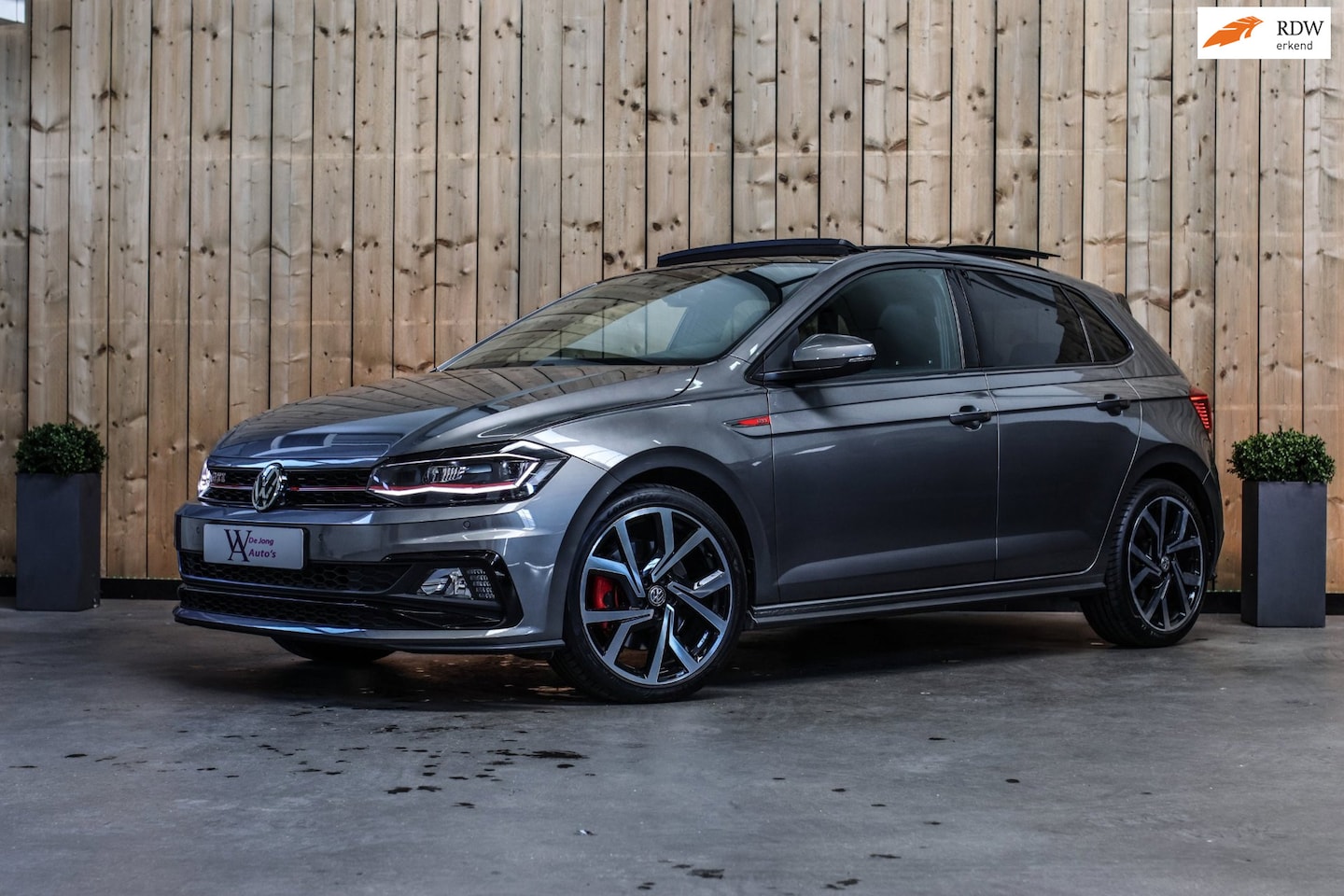 Volkswagen Polo - 2.0 TSI GTI *Pano*Camera*Alcantara*Keyless*Stoelverwarming* - AutoWereld.nl