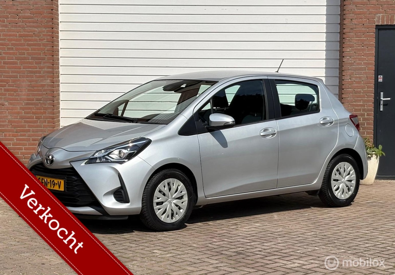 Toyota Yaris - 1.0 VVT-i Comfort Navi Camera PDC - AutoWereld.nl