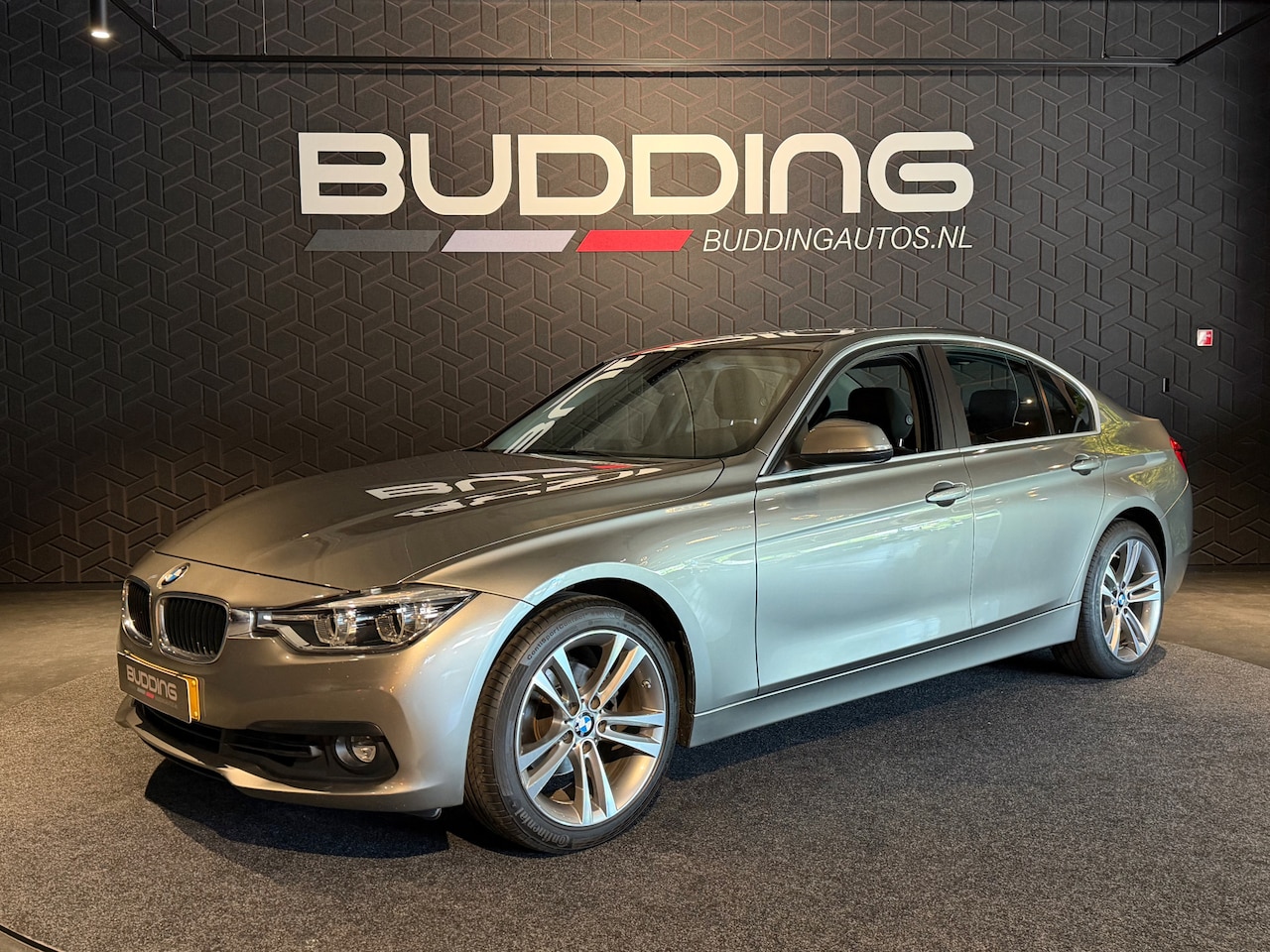 BMW 3-serie - 318i Centennial Exe | Navi | PDC | - AutoWereld.nl