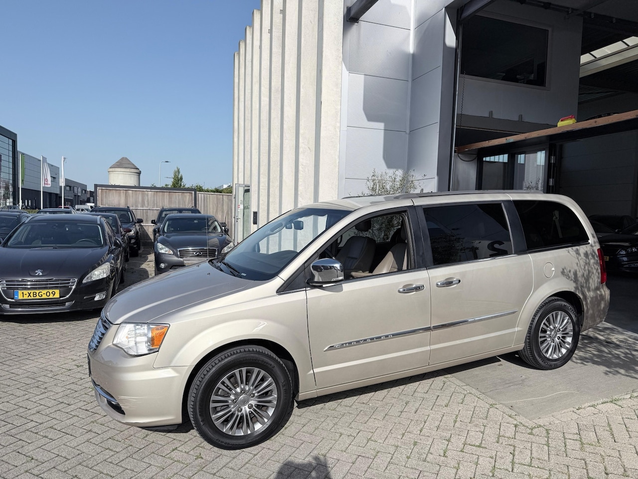 Chrysler Grand Voyager - 3.6 V6 Town & Country 7persoons! INRUIL MOGELIJK! - AutoWereld.nl