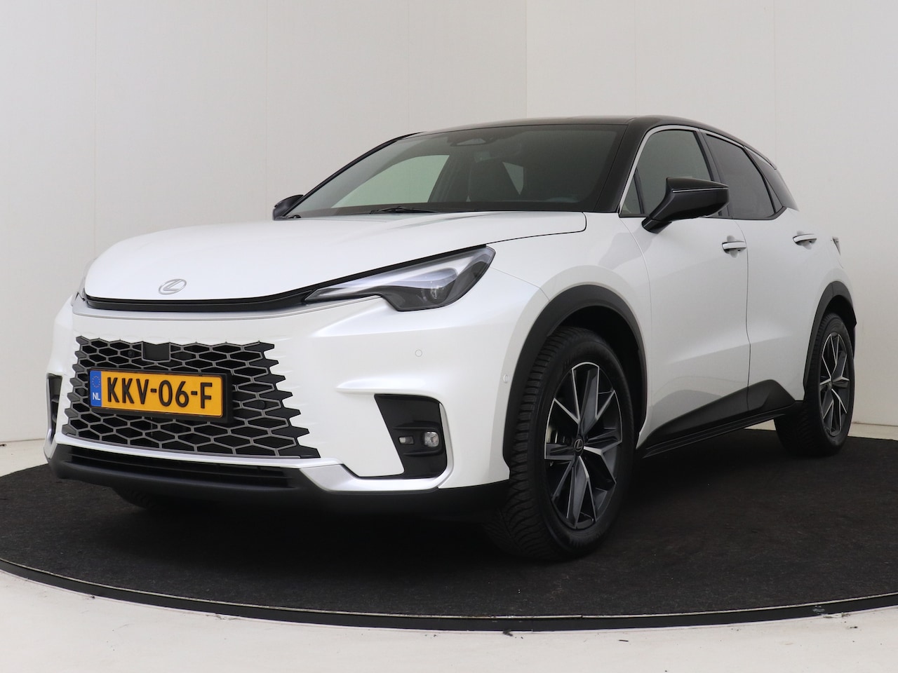 Lexus LBX - Emotion 2WD Advanced Pack | HUD | Mark Levinson - AutoWereld.nl