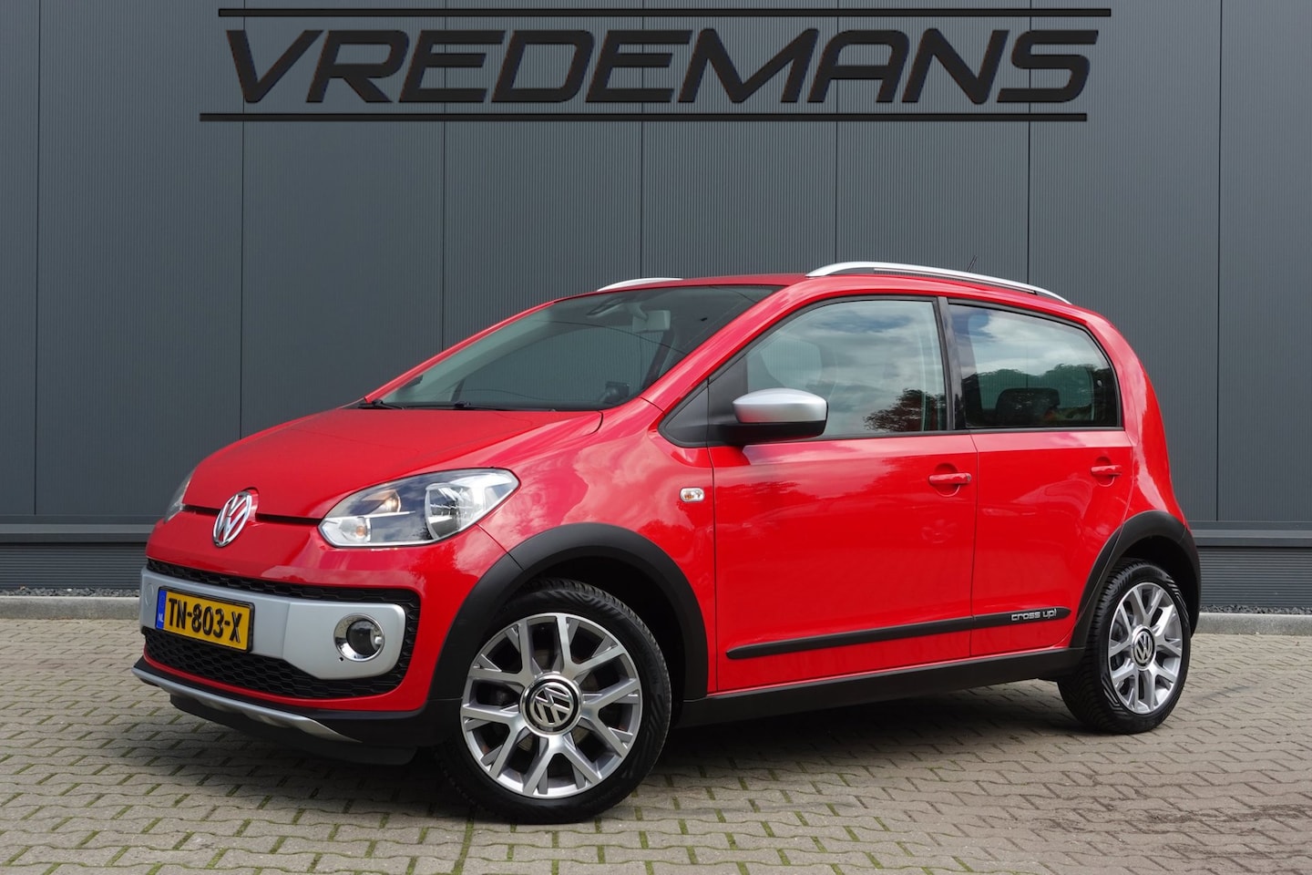 Volkswagen Up! - 1.0 cross up! BlueMotion 1.0 cross up! BlueMotion - AutoWereld.nl