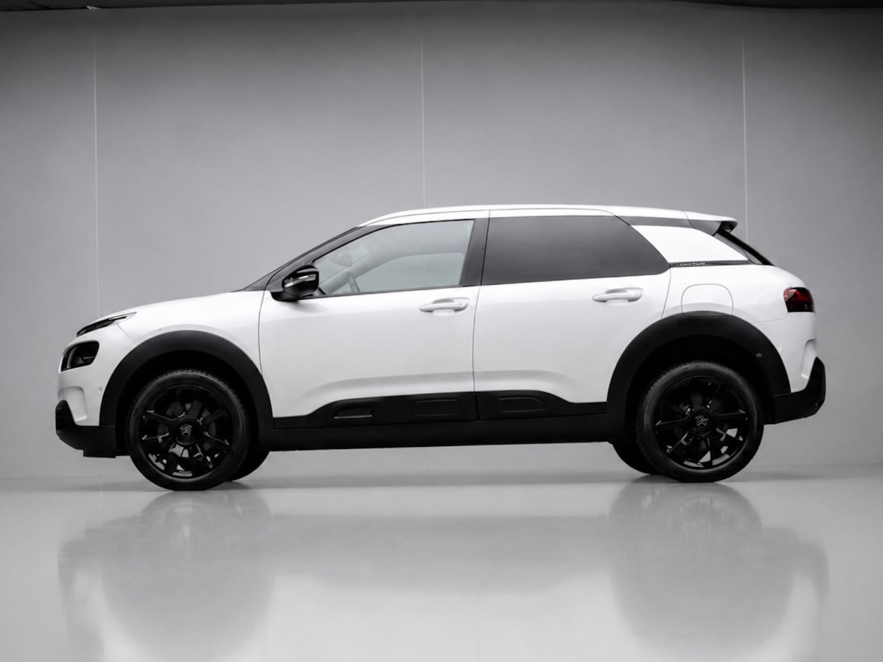 Citroën C4 Cactus - 1.2 PureTech Shine (PANORAMADAK,APPLE CARPLAY,STOELVERWARMING,NAVI,CAMERA,LANE ASSIST,LED, - AutoWereld.nl