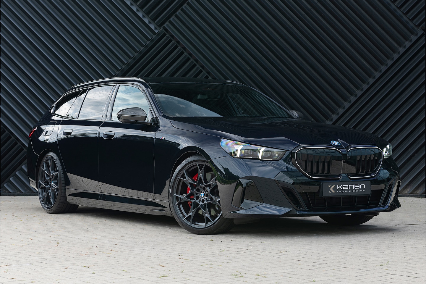 BMW 5-serie Touring - 550e xDrive M-Sport Pro ACC M Stoel Bowers&Wilkens Pano Acc Headup Stoelvent. Shadow Trekh - AutoWereld.nl