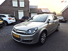 Opel Astra - 1.6 Essentia 5 Deurs Airco Navi