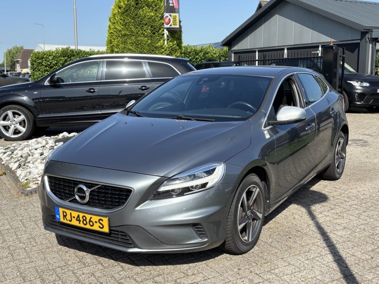 Volvo V40 - 2.0 D3 Sport R-Design 2017 1E Eigenaar NL Auto - AutoWereld.nl