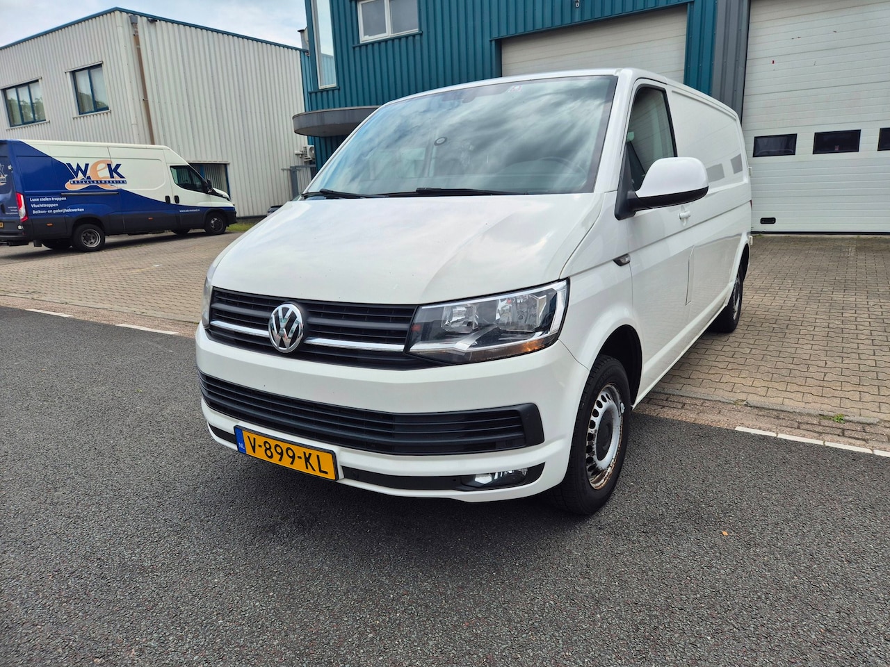 Volkswagen Transporter - 2.0 TDI L2H3 150pk Highline Automaat Apk 12-26 - AutoWereld.nl